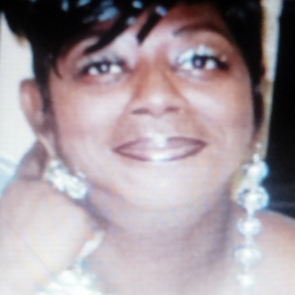 Meet your Posher, Sharon - Picture 2 of 3